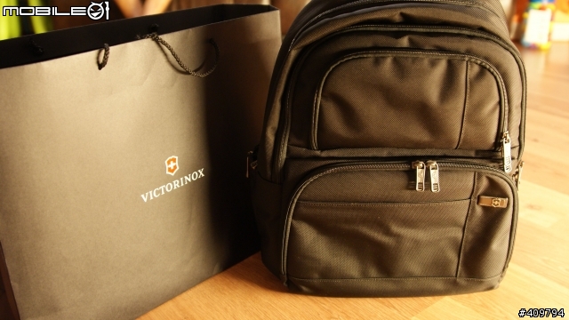 開箱 我的新包包 Victorinox 17吋電腦包