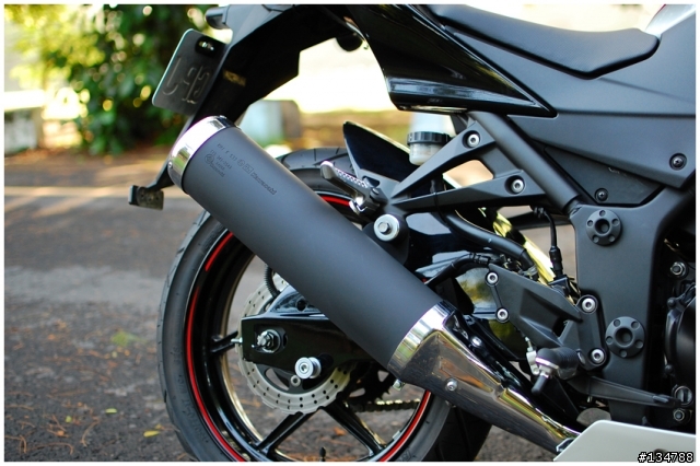 [開箱]走進高雄城市的白色小忍者Ninja250R!圖多!