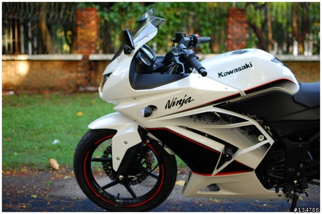 [開箱]走進高雄城市的白色小忍者Ninja250R!圖多!