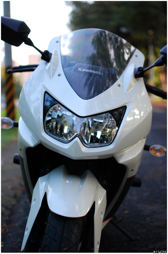 [開箱]走進高雄城市的白色小忍者Ninja250R!圖多!