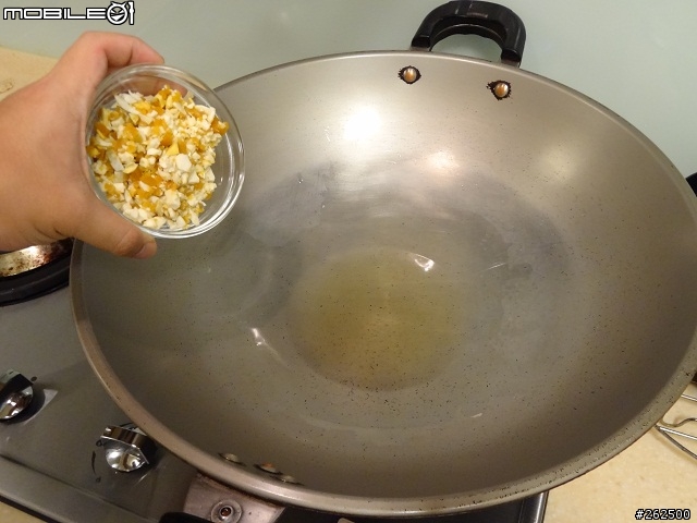 [chef料理廚房] 下飯。下酒~都很搭。鹹蛋炒杏鮑菇。