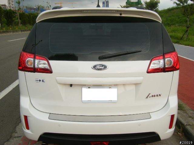 2011年 7月 I-MAX 白色5人座開箱(8/4加裝中央頭枕和8/5磁釉鍍膜)