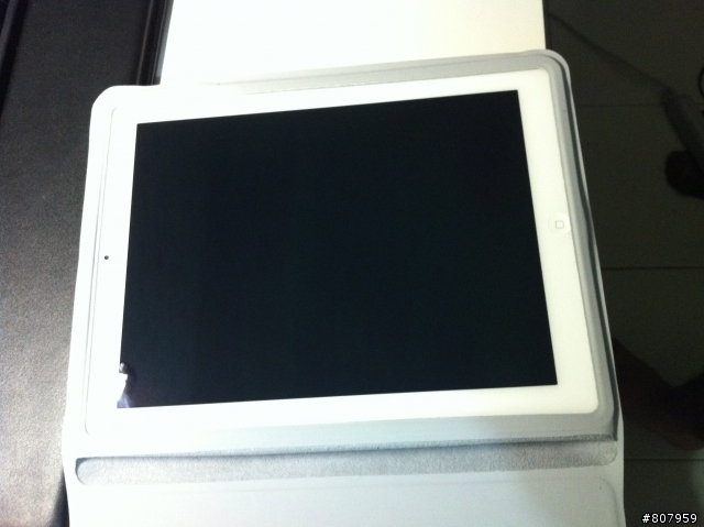 喔耶!! 我的ipad2 穿衣服囉~~~