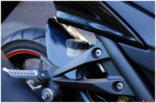 [開箱]走進高雄城市的白色小忍者Ninja250R!圖多!