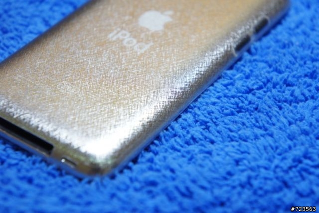 【分享】iPod touch 4 包膜-交叉髮絲