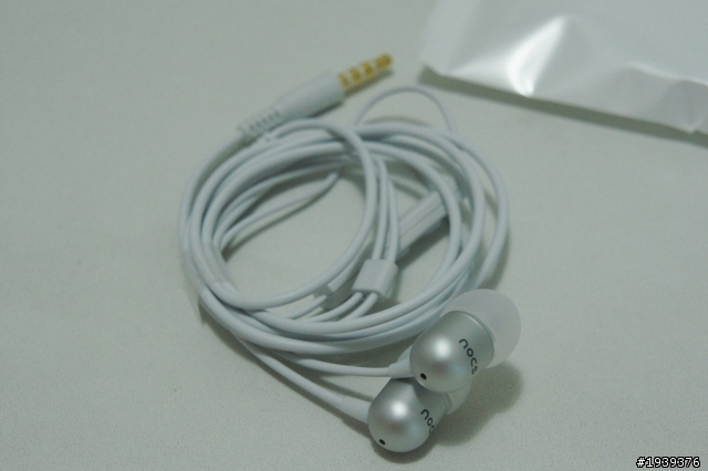 北歐瑞典nocs iPad 2, iPhone, iPod 專用鋁合金耳機開箱~~~