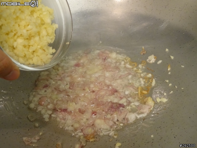 [chef料理廚房] 泰簡單~10min簡單完成。打拋肉。