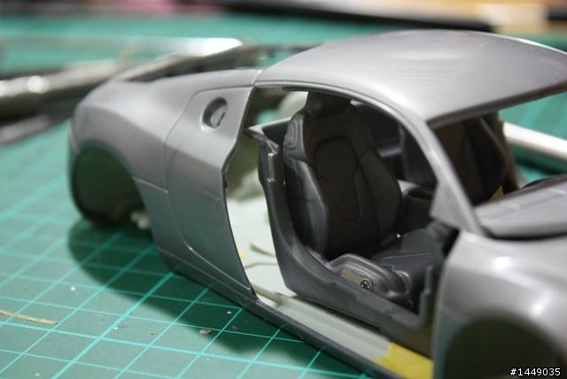 REVELL  1/24  AUDI  R8  作工中...
