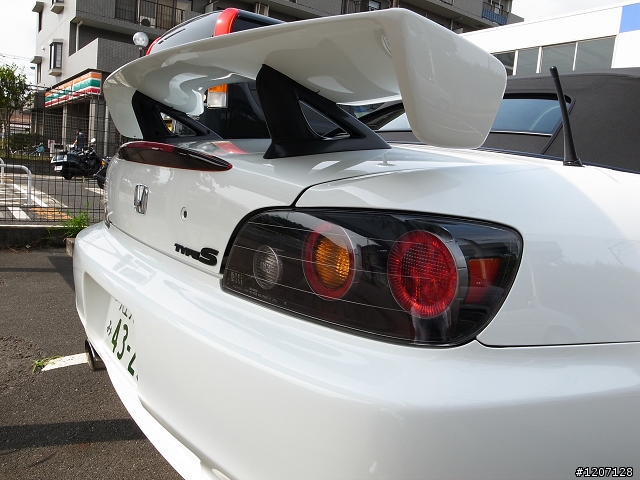 旁邊停車場的S2000