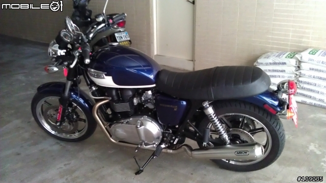 適合和老婆出遊的 2011 Triumph Bonneville SE 大野狼開箱