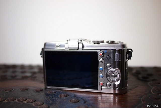 【西西分享】相機夠型才嚇趴---OLYMPUS PEN E-P3