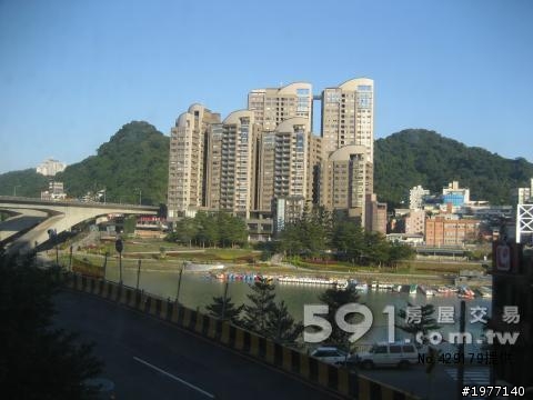 美麗春天,麗景四季飯店跟碧潭飯店附近大樓