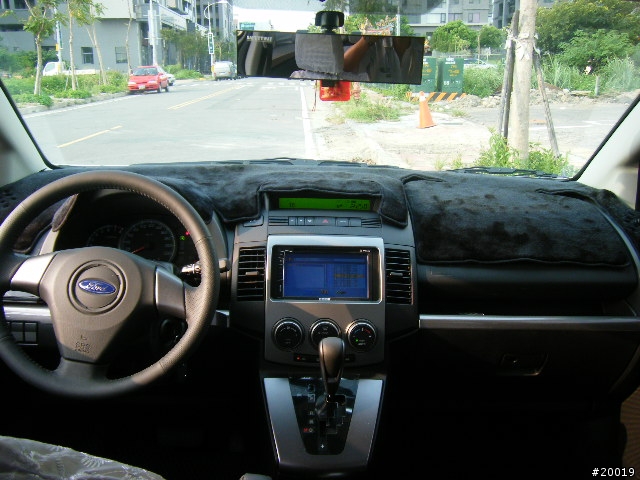 2011年 7月 I-MAX 白色5人座開箱(8/4加裝中央頭枕和8/5磁釉鍍膜)