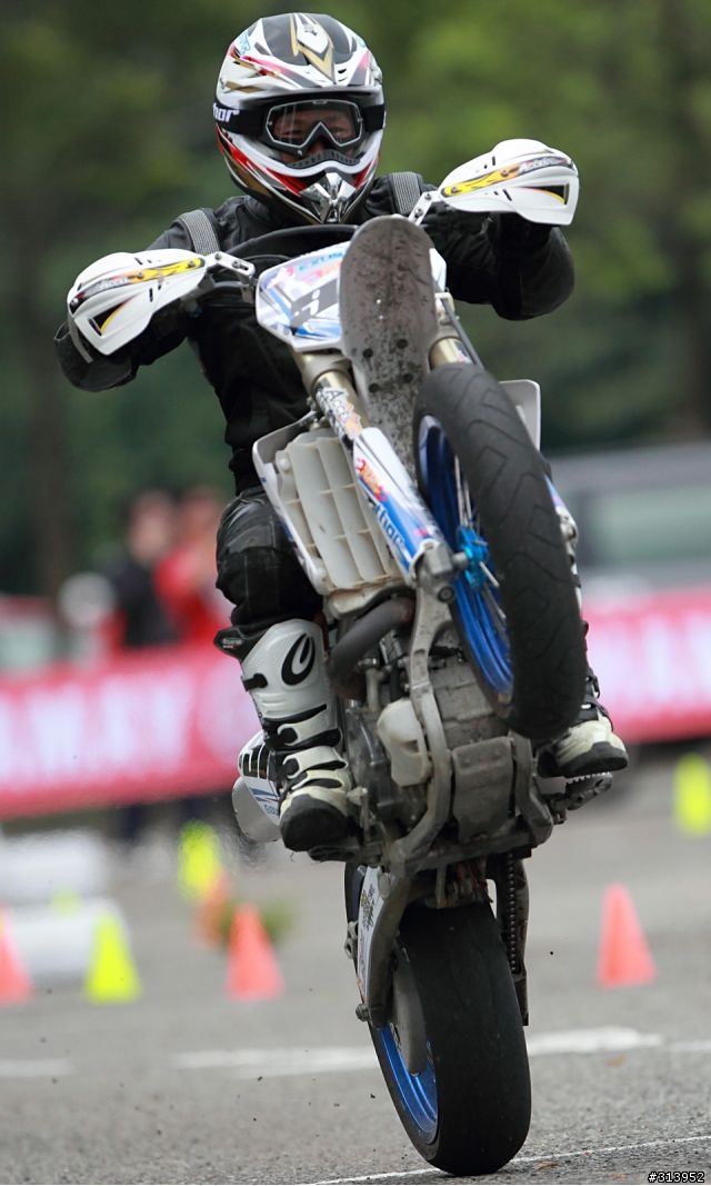 YAMAHA勁戰車友聚會之比賽照片