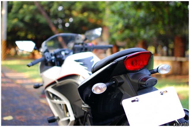 [開箱]走進高雄城市的白色小忍者Ninja250R!圖多!