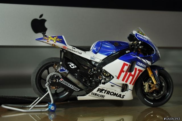 機車模型處女作：yamaha 09年motoGP羅西戰車