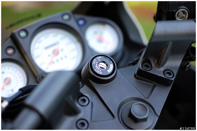 [開箱]走進高雄城市的白色小忍者Ninja250R!圖多!