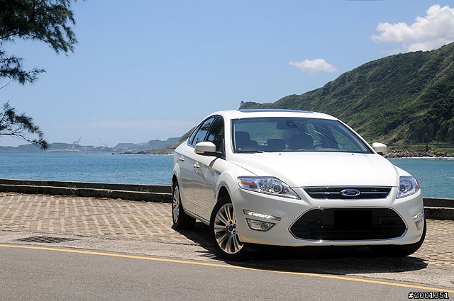 mondeo ecoboost之碧海藍天香車美人開箱!!!
