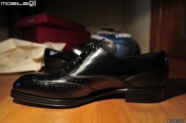 [一點也不時尚]Salvatore Ferragamo亮黑男鞋 捕實穿