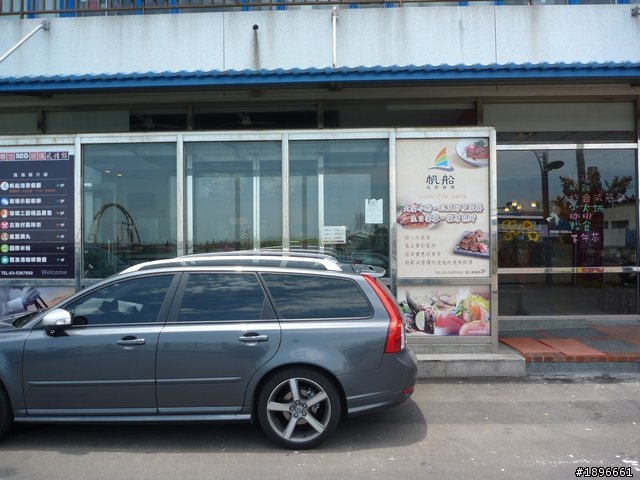 請問v50的原廠橡膠腳踏墊