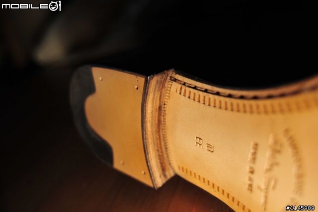 [一點也不時尚]Salvatore Ferragamo亮黑男鞋 捕實穿