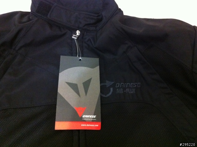 終於入手dainese AIR-FLUX  夏季防摔衣