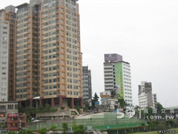 美麗春天,麗景四季飯店跟碧潭飯店附近大樓