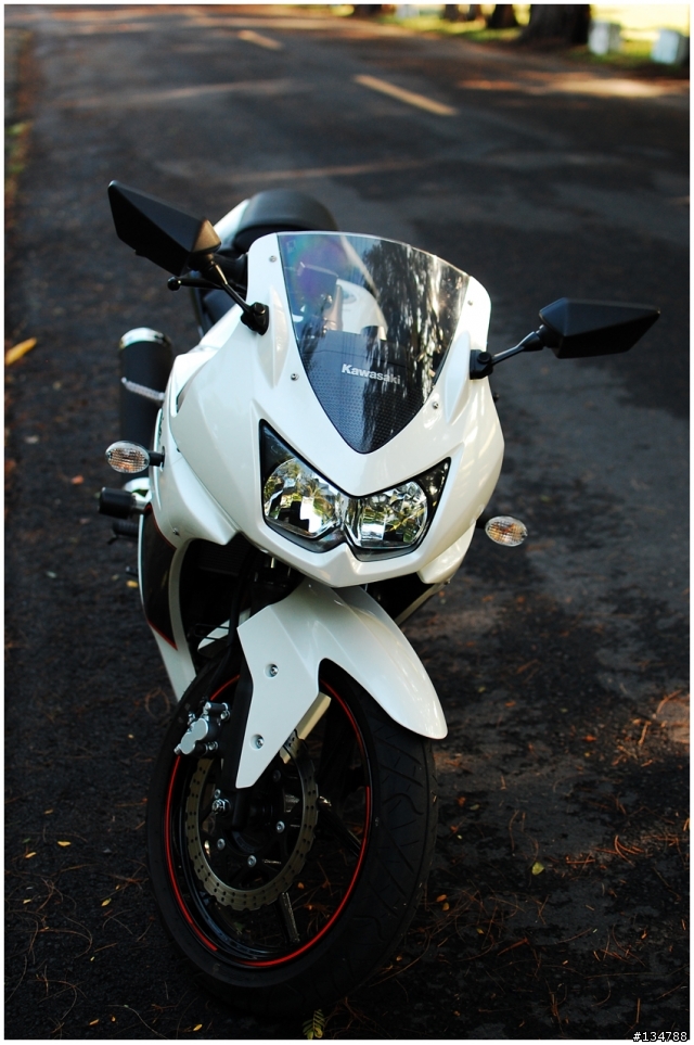 [開箱]走進高雄城市的白色小忍者Ninja250R!圖多!