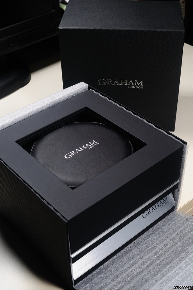 小葛開箱 "Graham chronofighter oversize GMT"圖小多