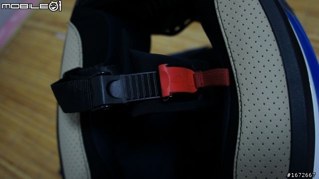 入手不久的LS2安全帽 囧