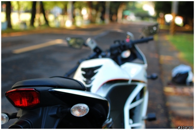 [開箱]走進高雄城市的白色小忍者Ninja250R!圖多!