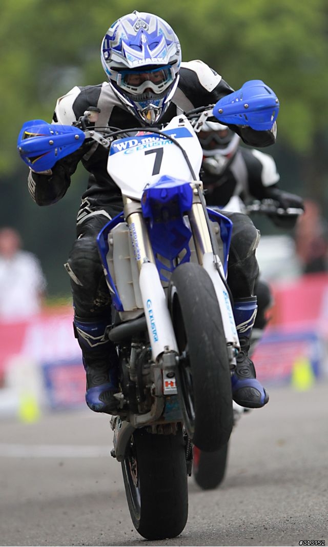 YAMAHA勁戰車友聚會之比賽照片