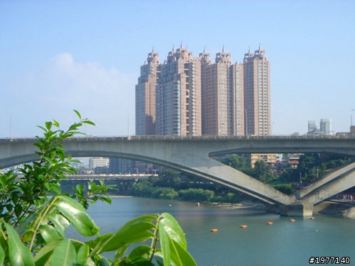 美麗春天,麗景四季飯店跟碧潭飯店附近大樓