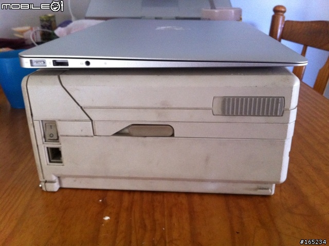 有點不一樣的開箱文 2011 MacBook Air 13"  vs 1988 Compaq STL286