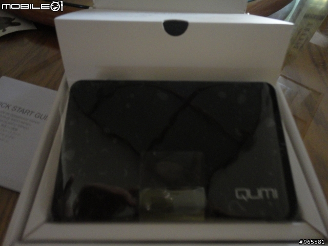 QUMI 酷迷投影機與莫德珞功能沙發打造的家庭劇院