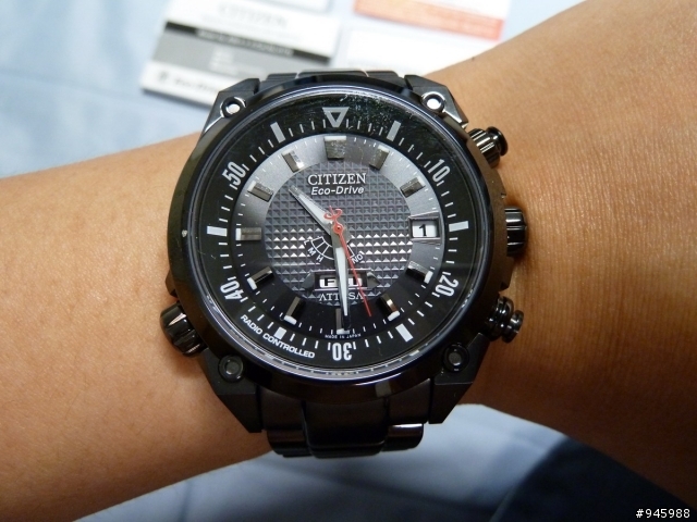 【簡單開箱】CITIZEN電波微粒體格紋專業運動錶+極限勇者光動能電波錶