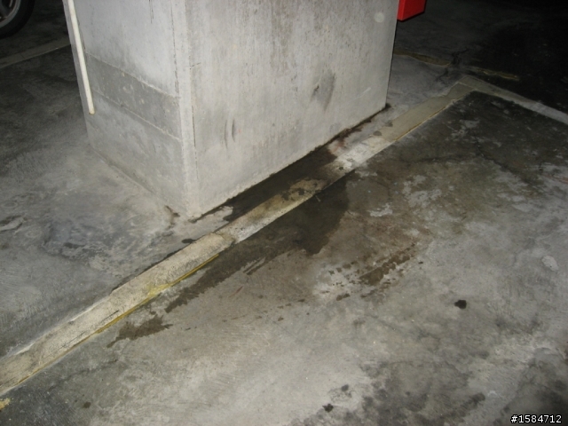 停車場的一泡尿