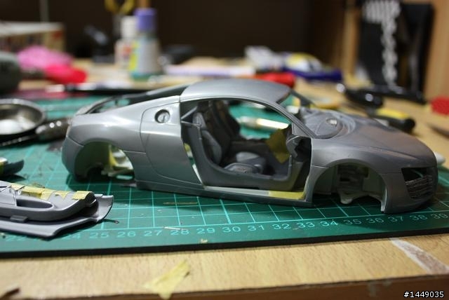 REVELL  1/24  AUDI  R8  作工中...