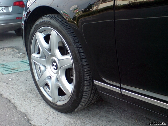 雲林看到 Bentley