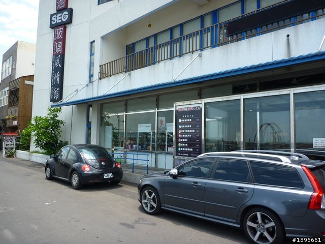 請問v50的原廠橡膠腳踏墊