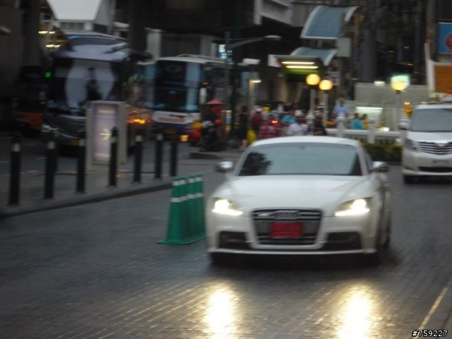 曼谷街頭巧遇R8 V10 Spyder & TTS