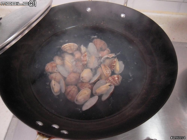 [思鄉料理]低調奢華的~~肥佬黑鮑魚麵線~~^^