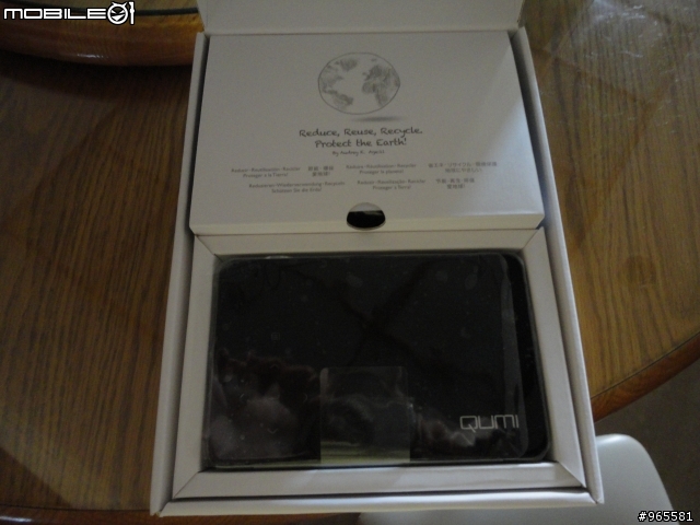 QUMI 酷迷投影機與莫德珞功能沙發打造的家庭劇院