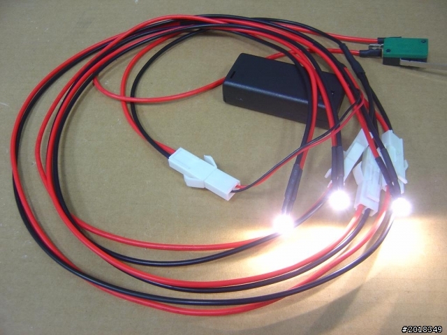 自製各速克達皆可用之自動LED車廂燈