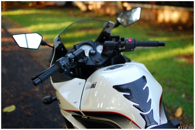 [開箱]走進高雄城市的白色小忍者Ninja250R!圖多!