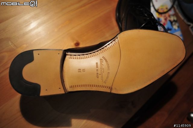 [一點也不時尚]Salvatore Ferragamo亮黑男鞋 捕實穿