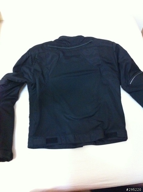 終於入手dainese AIR-FLUX  夏季防摔衣