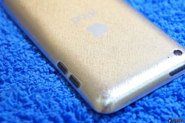 【分享】iPod touch 4 包膜-交叉髮絲