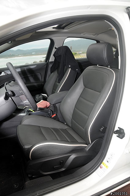 mondeo ecoboost之碧海藍天香車美人開箱!!!
