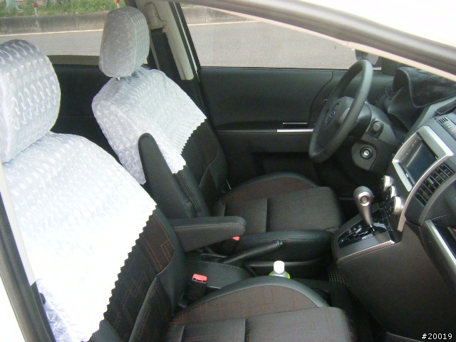 2011年 7月 I-MAX 白色5人座開箱(8/4加裝中央頭枕和8/5磁釉鍍膜)